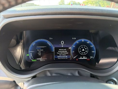 Used 2025 Toyota Sienna Platinum AWD/4WD image 7