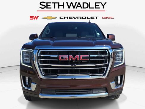 Used 2023 GMC Yukon SLT w/ SLT Premium Package image 2