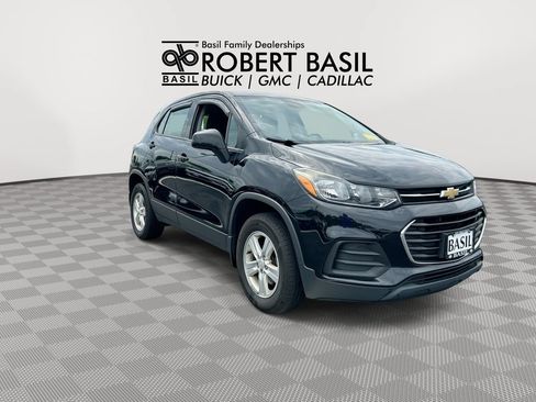 Used 2018 Chevrolet Trax LS AWD/4WD image 2