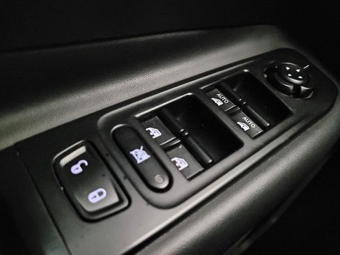 Used 2017 Jeep Renegade Limited image 27