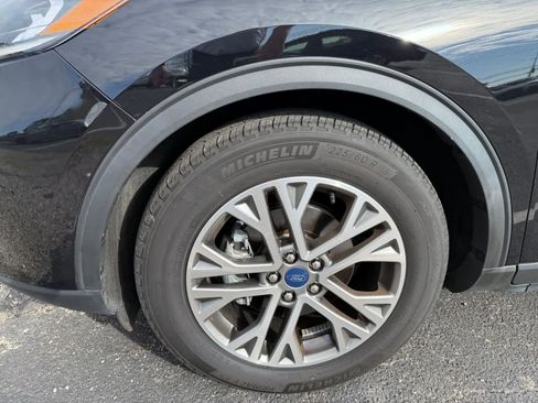 Used 2021 Ford Escape SEL w/ Technology Package image 2