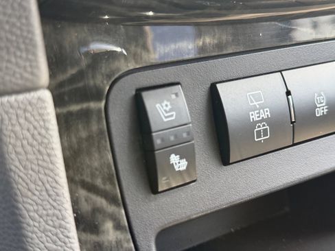 Used 2014 Buick Enclave Premium FWD image 20