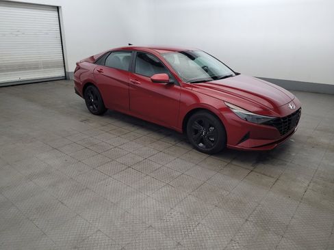 Used 2023 Hyundai Elantra SEL w/ Preferred Accessory Package FWD image 11