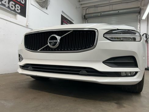 Used 2018 Volvo S90 T5 Momentum w/ Convenience Package image 18