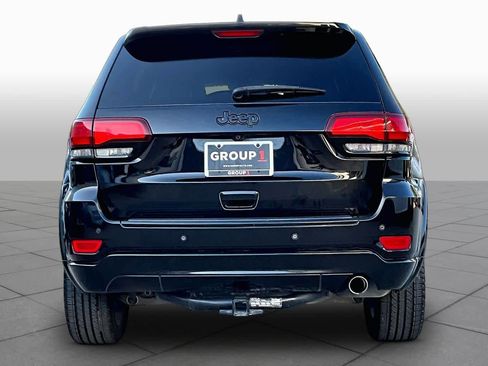 Used 2018 Jeep Grand Cherokee Altitude RWD image 5