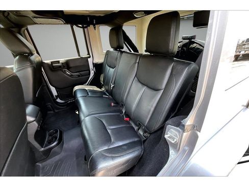 Used 2015 Jeep Wrangler Unlimited Sahara AWD/4WD image 34