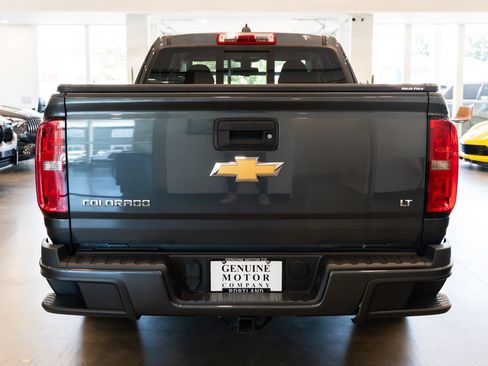 Used 2016 Chevrolet Colorado LT w/ LT Convenience Package RWD image 5