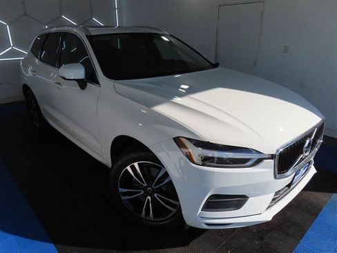 Used 2020 Volvo XC60 T6 Momentum w/ Protection Package Premier AWD/4WD image 6