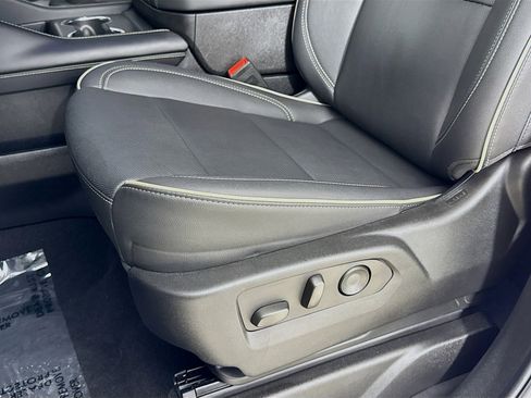 Used 2024 Chevrolet Suburban Premier image 20