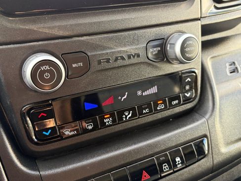 Used 2023 RAM ProMaster 2500 FWD image 16