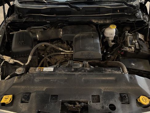 Used 2024 RAM 1500 Classic SLT AWD/4WD image 13