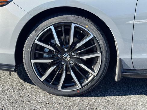 Used 2023 Honda Accord Touring image 9