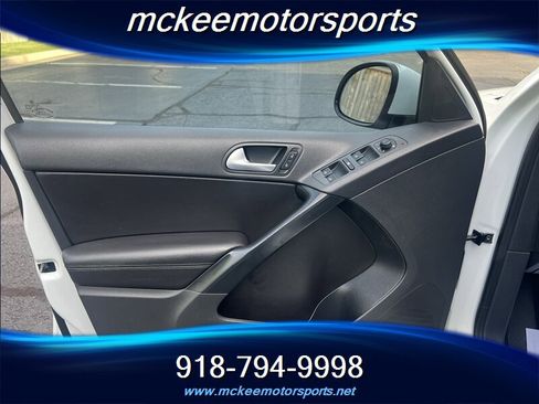 Used 2016 Volkswagen Tiguan S image 6