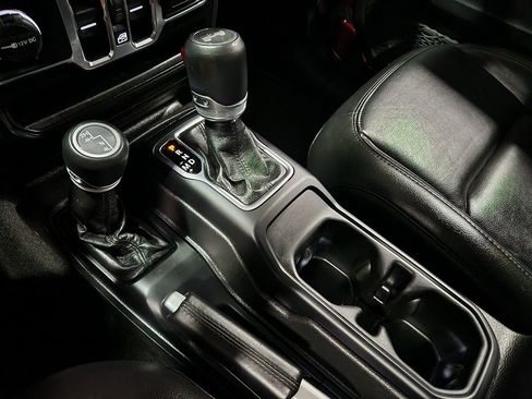 Used 2021 Jeep Wrangler Unlimited Sahara image 39