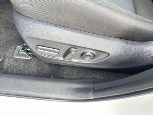 Used 2025 Toyota RAV4 XLE image 23