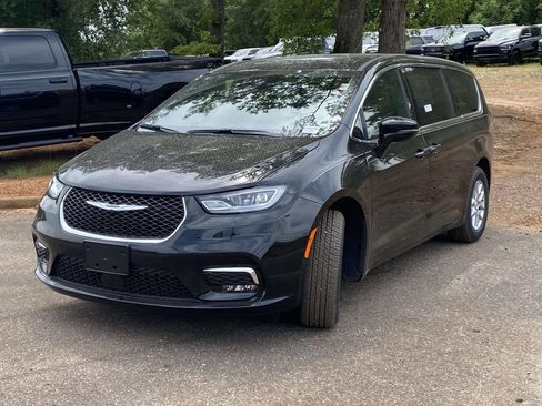 New 2026 Chrysler Pacifica Select FWD image 3