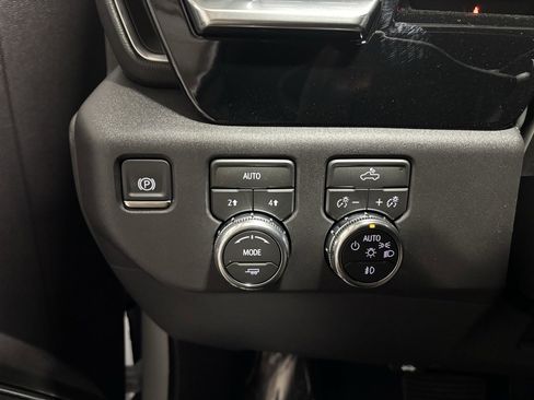 New 2026 GMC Sierra 1500 Elevation image 14