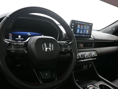 Used 2025 Honda Pilot Black Edition image 10