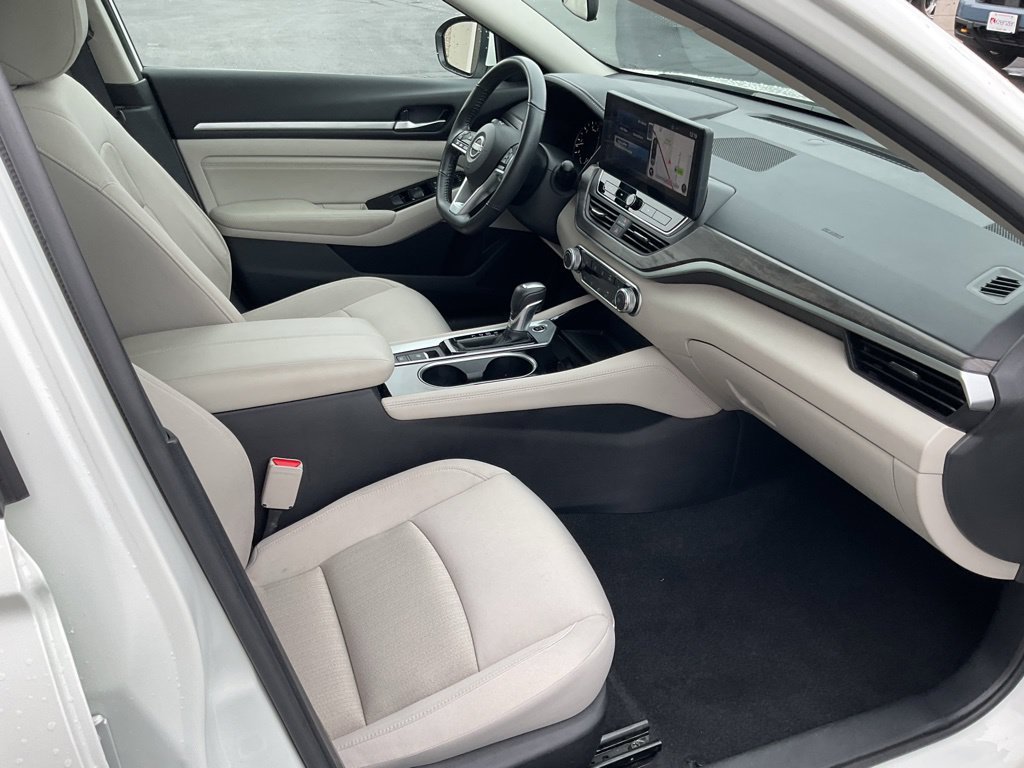 Used 2023 Nissan Altima 2.5 SV w/ SV Premium Package AWD/4WD image 19