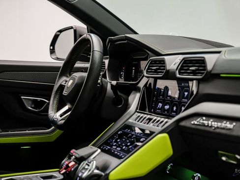 Used 2022 Lamborghini Urus AWD/4WD image 57