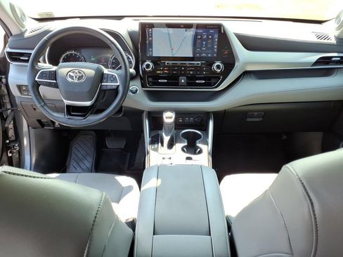 Used 2022 Toyota Highlander Platinum AWD/4WD image 7