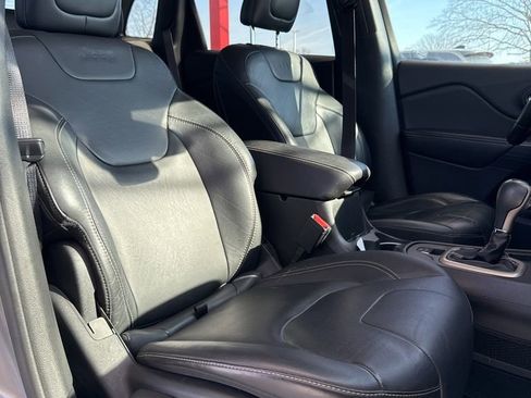 Used 2015 Jeep Cherokee Limited image 30