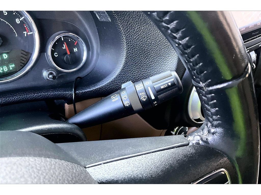 Used 2017 Jeep Wrangler Unlimited Rubicon w/ Connectivity Group AWD/4WD image 21