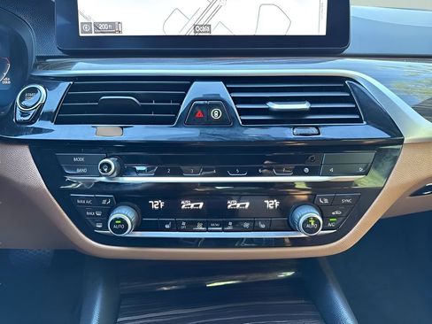 Used 2023 BMW 530i xDrive w/ Premium Package image 26