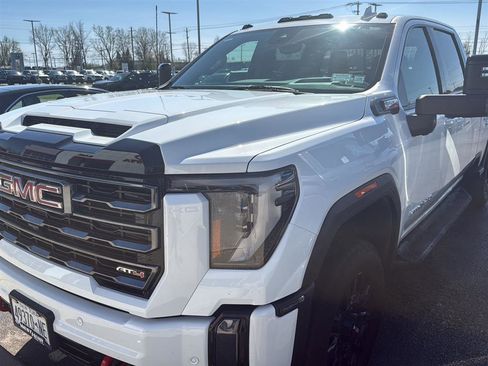 Used 2024 GMC Sierra 2500 AT4 w/ Technology Package AWD/4WD image 5