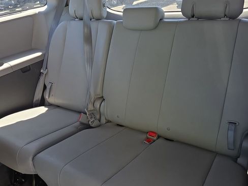 Used 2017 Toyota Sienna XLE Premium FWD image 9