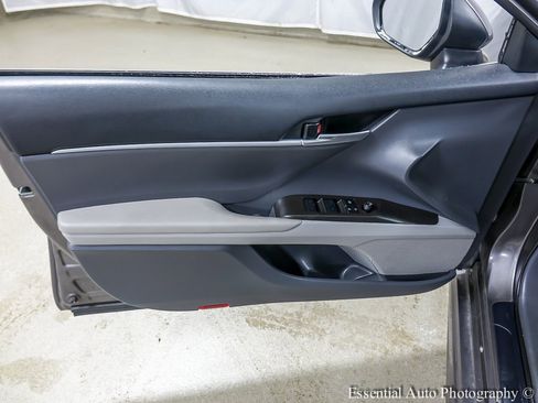 Used 2024 Toyota Camry SE image 18