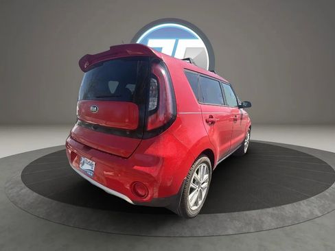 Used 2017 Kia Soul + image 10