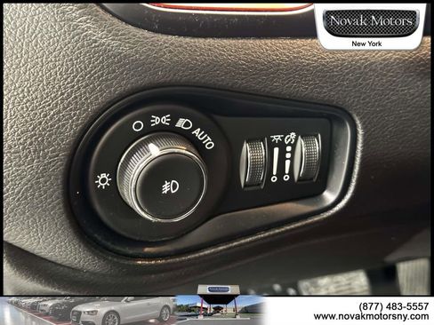 Used 2023 Jeep Renegade Trailhawk AWD/4WD image 17