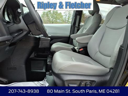 Used 2025 Toyota Sienna XLE FWD image 14