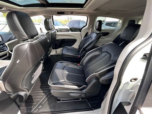 Used 2022 Chrysler Pacifica Limited FWD image 34