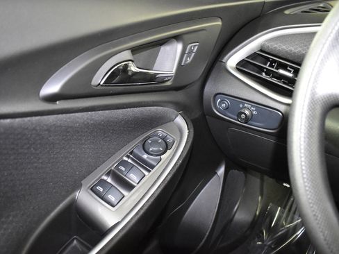 Used 2024 Chevrolet Malibu LT image 34