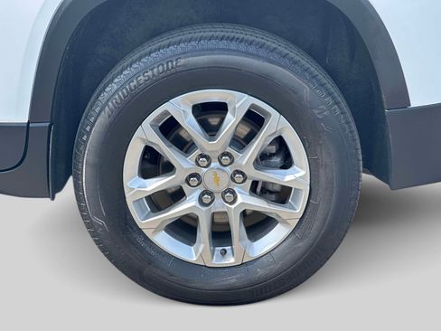 Used 2021 Chevrolet Traverse LS w/ LPO, Cargo Package FWD image 4