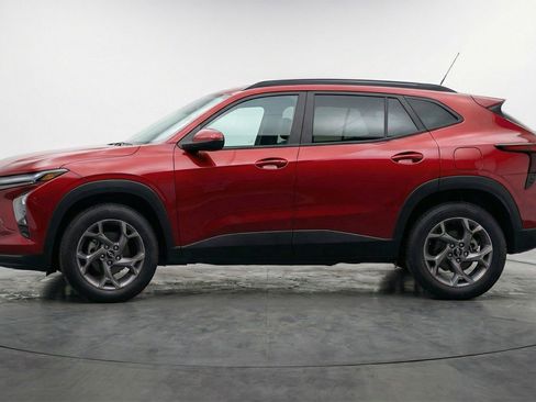 Used 2025 Chevrolet Trax LT image 5