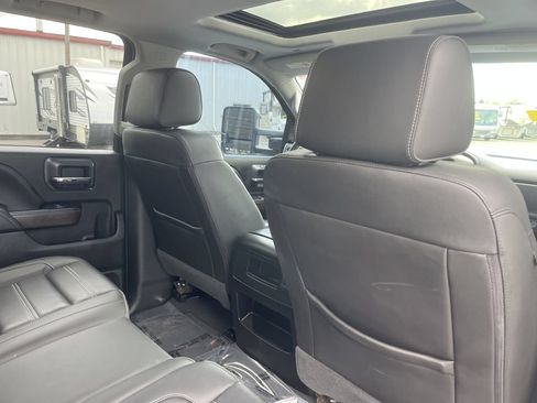 Used 2019 GMC Sierra 2500 Denali w/ Duramax Plus Package AWD/4WD image 17