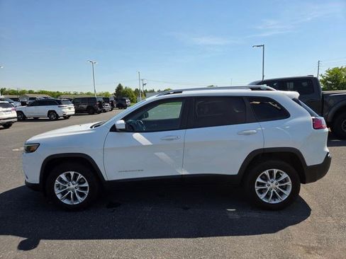 Used 2020 Jeep Cherokee Latitude w/ Cold Weather Group AWD/4WD image 11