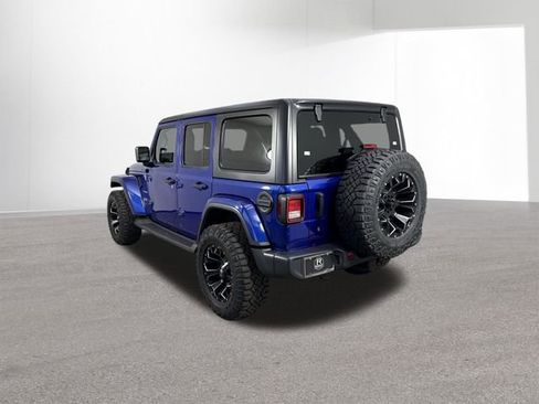 Used 2018 Jeep Wrangler Unlimited Sahara AWD/4WD image 29