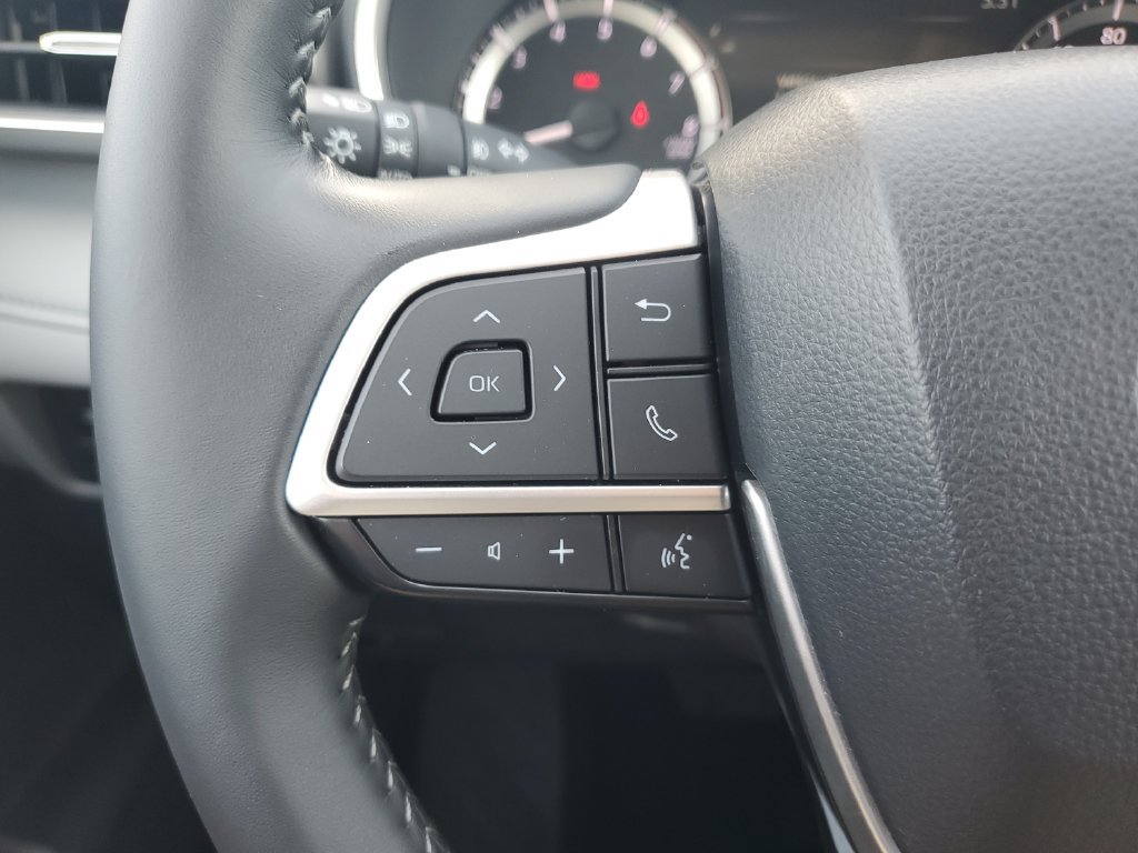 Used 2025 Toyota Highlander XLE AWD/4WD image 20
