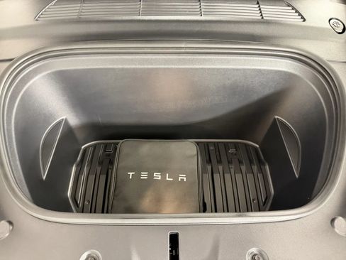 Used 2023 Tesla Model Y Performance AWD/4WD image 9