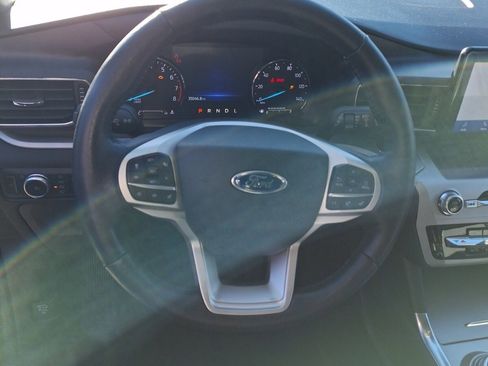 Used 2022 Ford Explorer XLT w/ Equipment Group 202A image 10