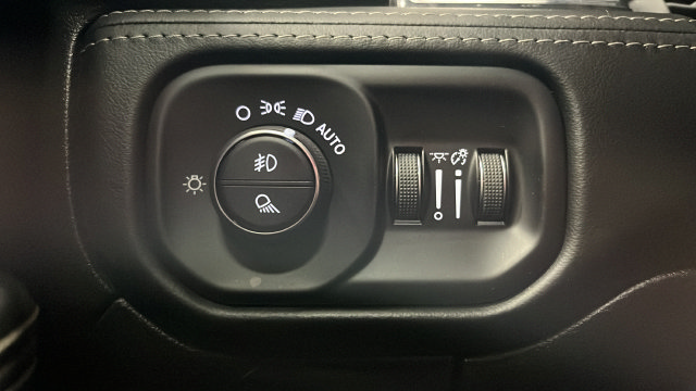Used 2023 RAM 1500 Limited AWD/4WD image 32