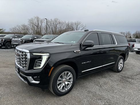 Used 2025 GMC Yukon XL Denali image 10