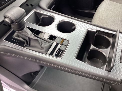 Used 2025 Toyota Sienna LE image 31