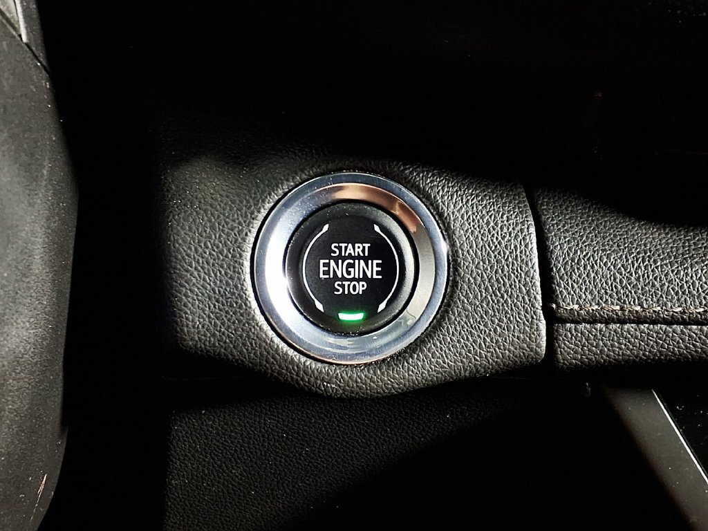 Used 2023 Buick Envision Essence w/ Sport Touring Package AWD/4WD image 17