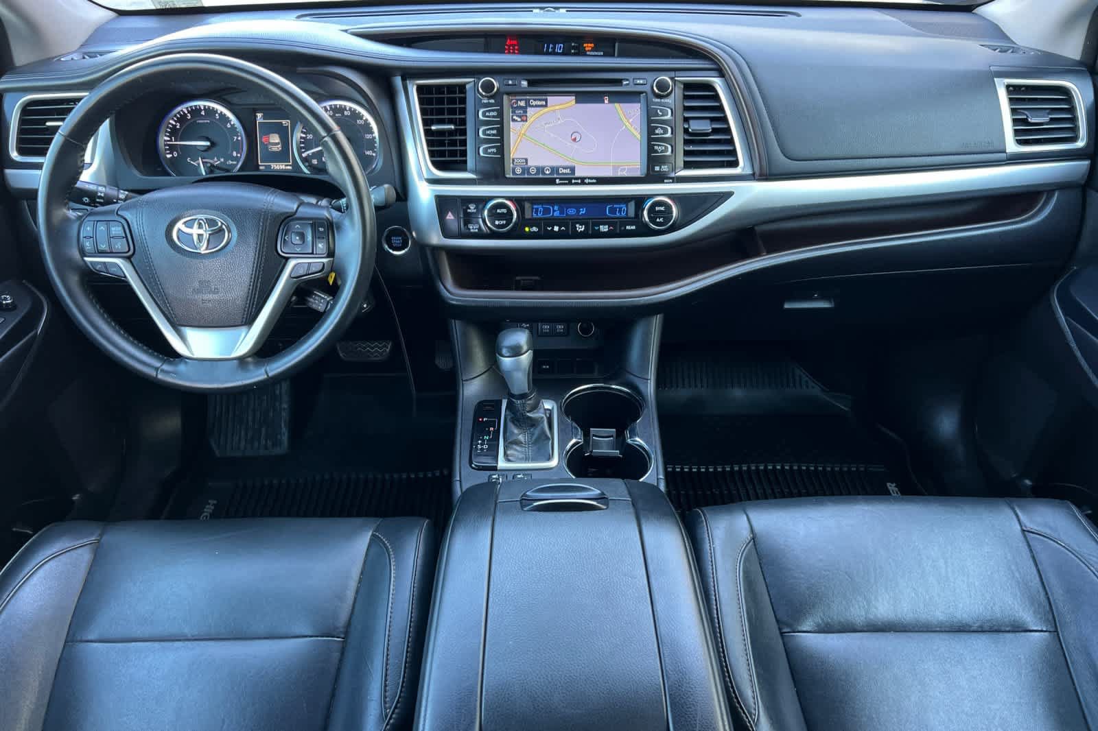 Used 2018 Toyota Highlander XLE FWD image 3
