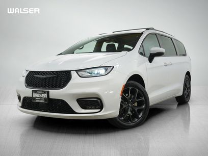 Used 2023 Chrysler Pacifica Touring-L w/ S Appearance Package